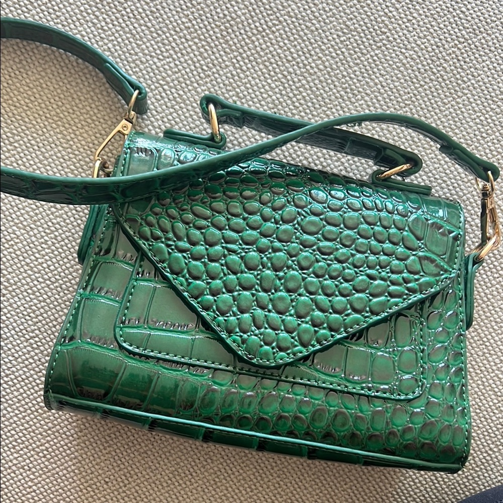 Elegant Green Crocodile-Embossed Handbag